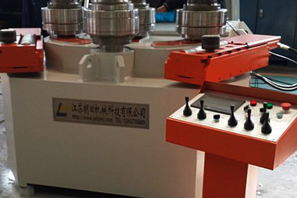 關于型材彎曲機在作業(yè)中的關鍵步驟及注意事項講解